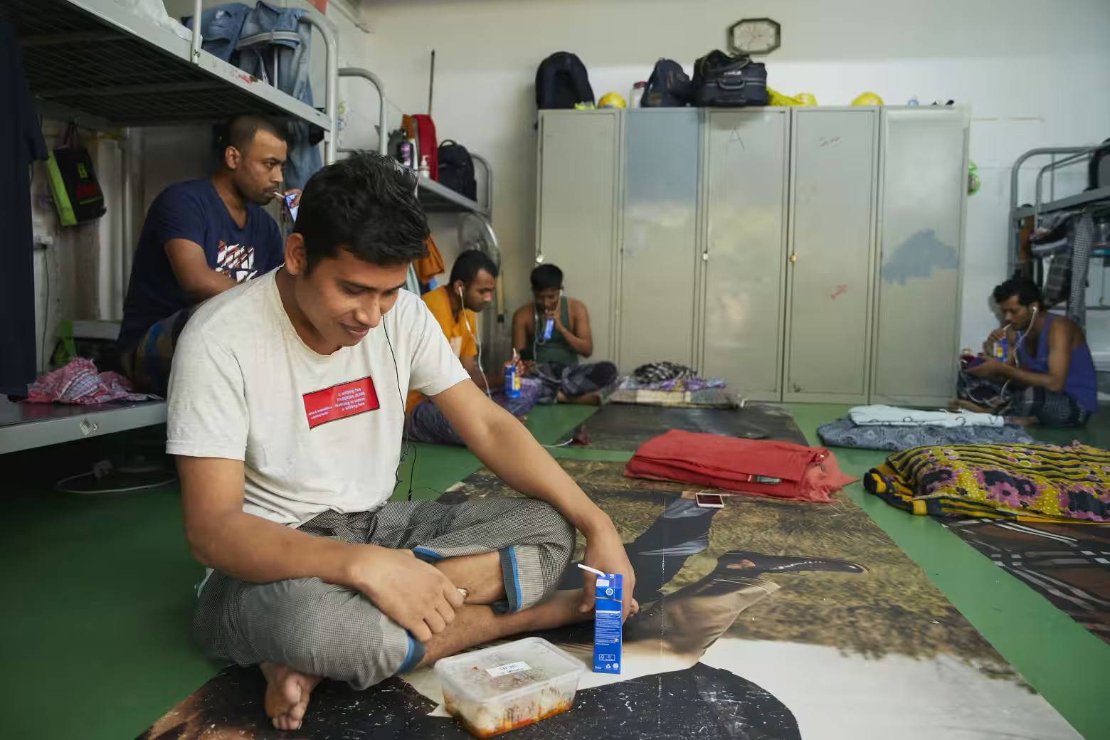 அதிகரிக்கும் ஒர்க் பெர்மிட்.. நிறைந்து வழியும் விடுதிகள் – வெளிநாட்டு ஊழியர்களை நம்பியிருப்பதை குறைத்துக்கொள்ள அறிவுரை